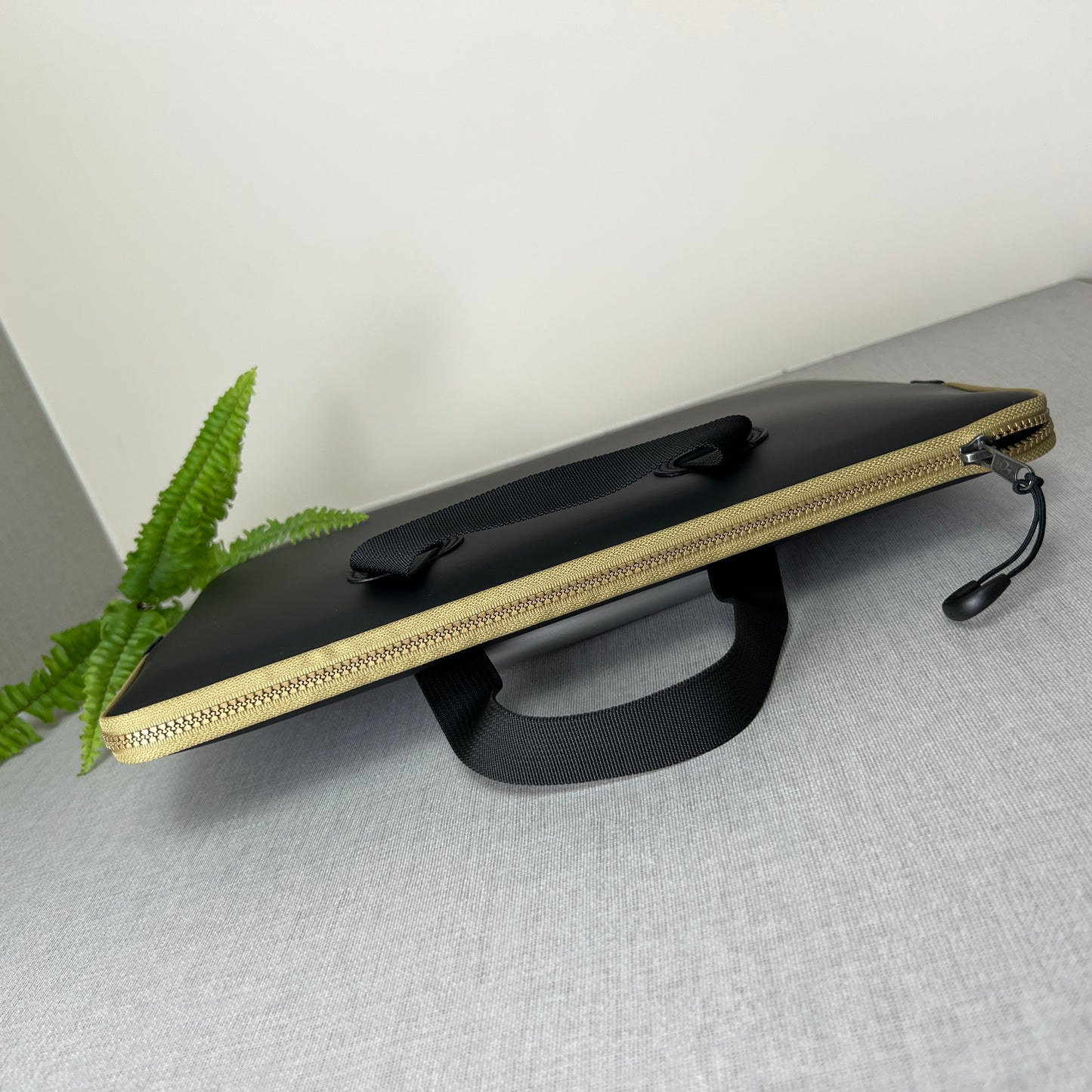 筆電包 13 吋,單層大空間,大拉鍊開口, 可收納式手把,時尚,實用